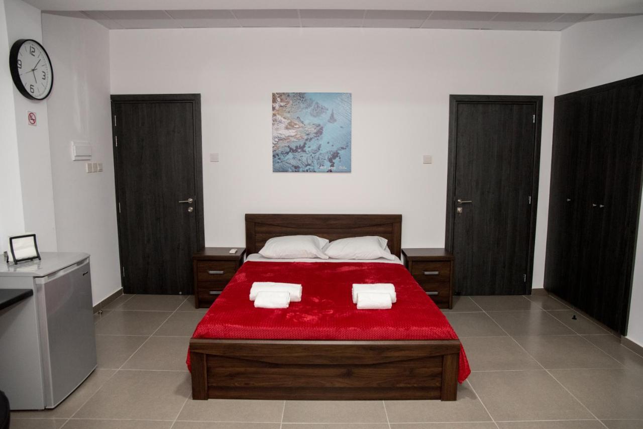 Central Luxury Studios Ayia Napa Bagian luar foto